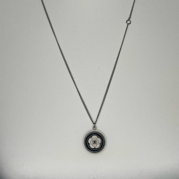 Chanel Camellia Necklace With The Box - Picture 1 of 11